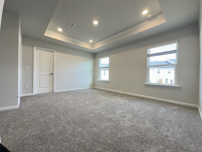 Building Photo - 2801 Farmhouse Dr