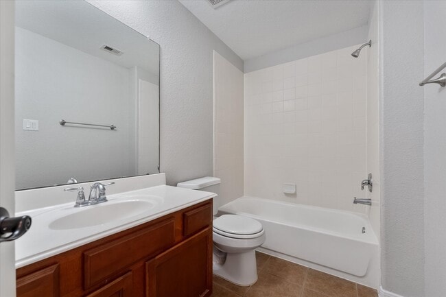 Building Photo - 146 Black Swan Pl