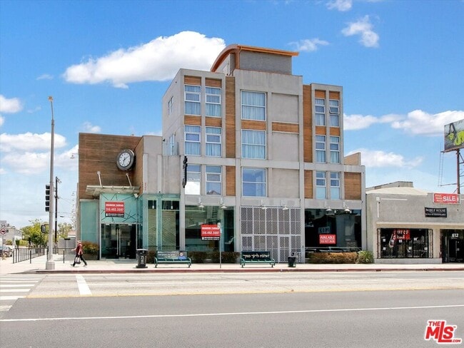 Building Photo - 600 S La Brea Ave