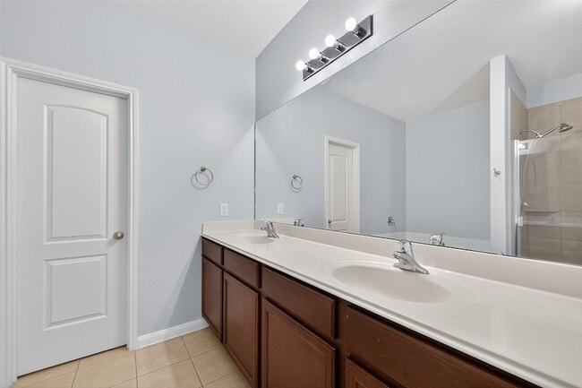 Building Photo - 5119 Harbor Palm Dr
