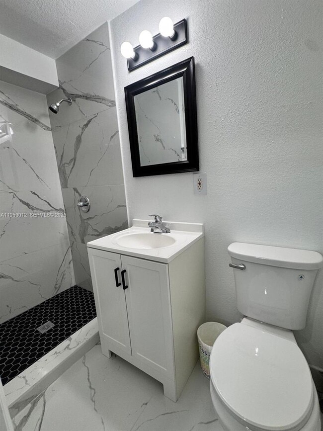 Building Photo - 10710 SW 141st Ave