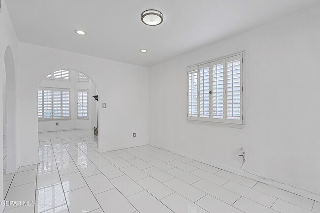 Building Photo - 6839 Pasatiempo Cir