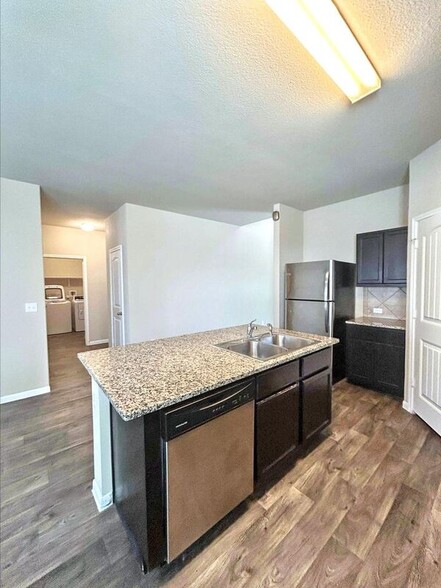 Building Photo - 215 Cibolo Creek Dr