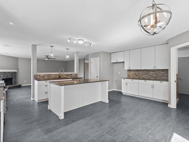 Building Photo - 5304 Los Altos Rd