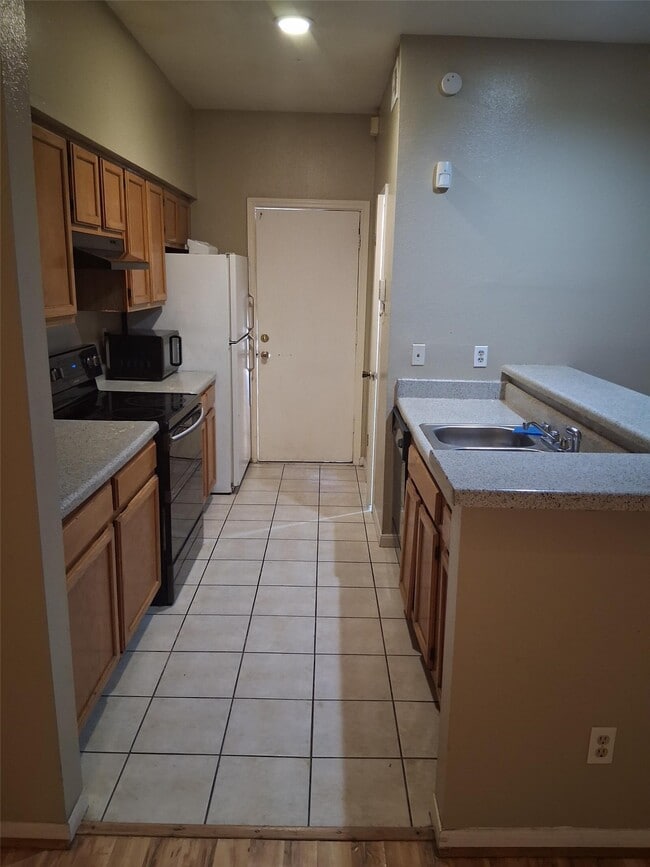 Building Photo - 7364 Regency Square Ct