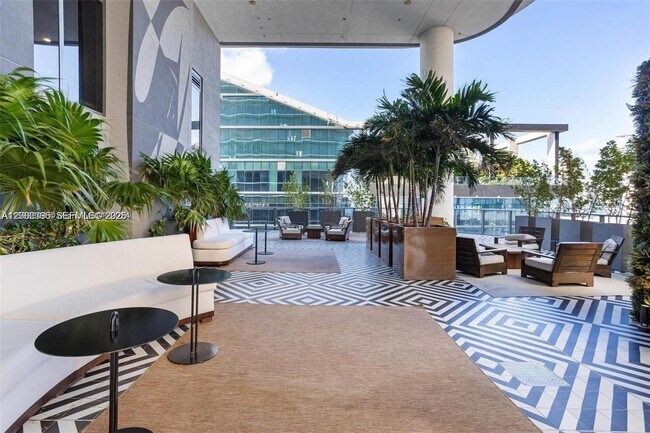 Building Photo - 801 S Miami Ave