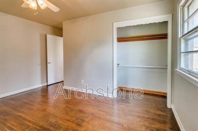 Building Photo - 724 General Senter Dr