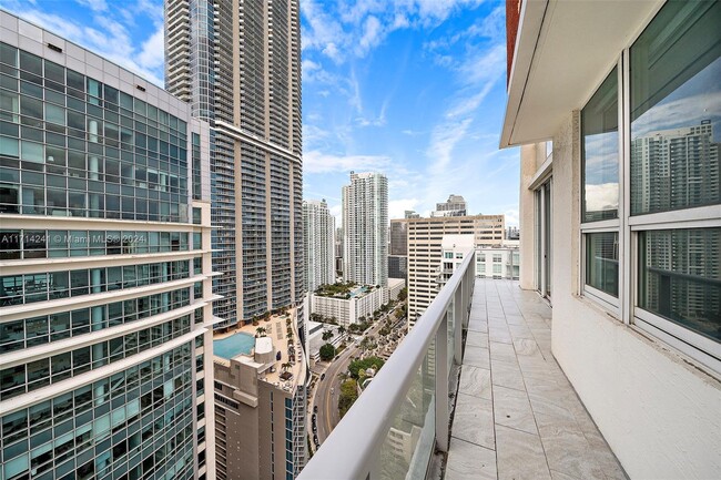 Building Photo - 1155 Brickell Bay Dr