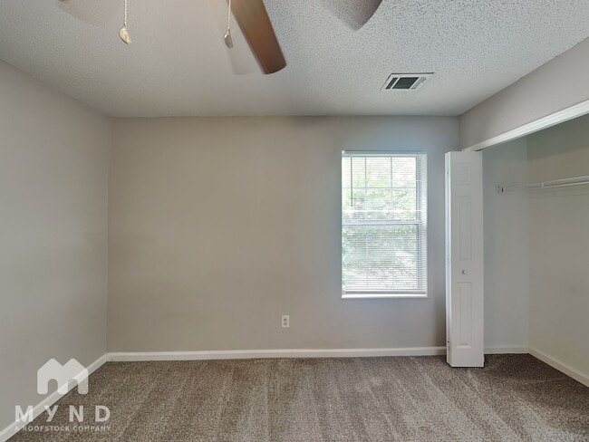 Building Photo - 2395 Raven Cir