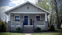 Building Photo - Beautiful bungalow style home for rent!