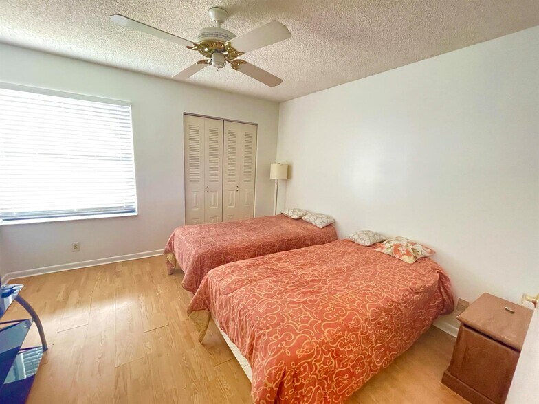 Building Photo - 4698 Lucerne Lakes Blvd E