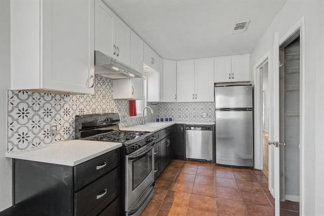 Building Photo - 422 N Pecan St