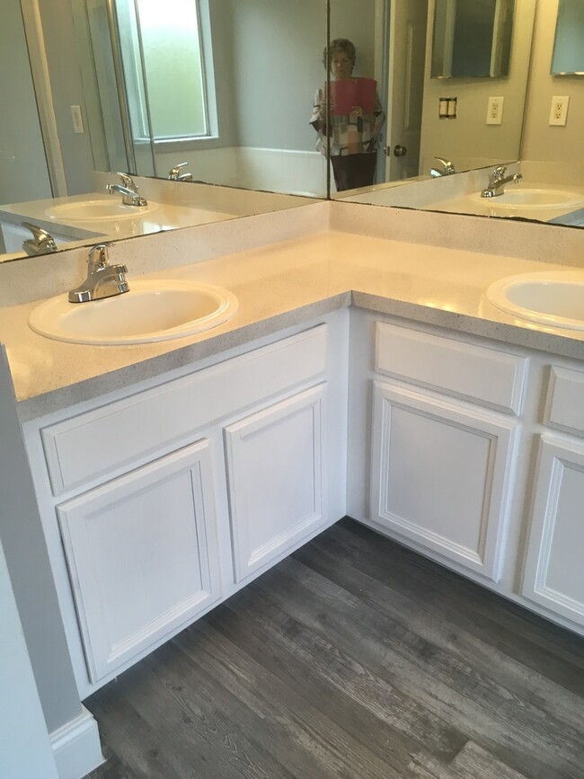 Building Photo - Updated Spacious Home in Oviedo