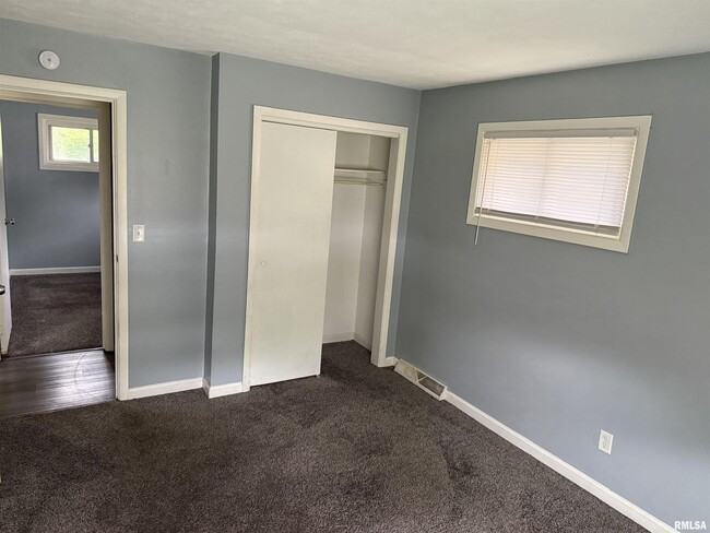 Building Photo - 2624 N Renwood Ave