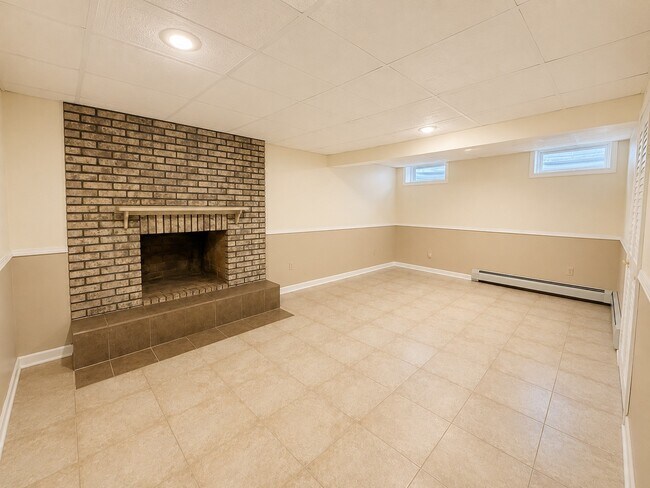 Building Photo - 240 Ridgefield Rd