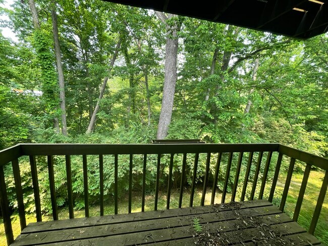 Building Photo - 7213 Creekview Dr