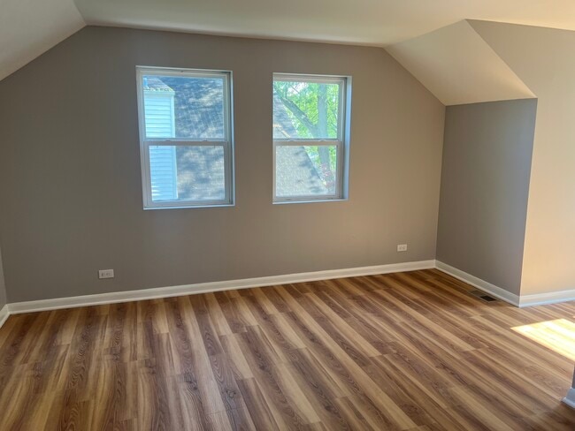 Building Photo - 9243 Lynwood Dr