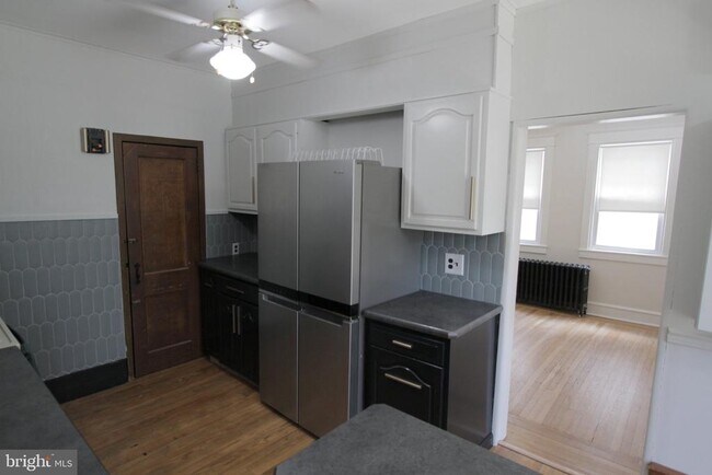 Building Photo - 804 W 21st St