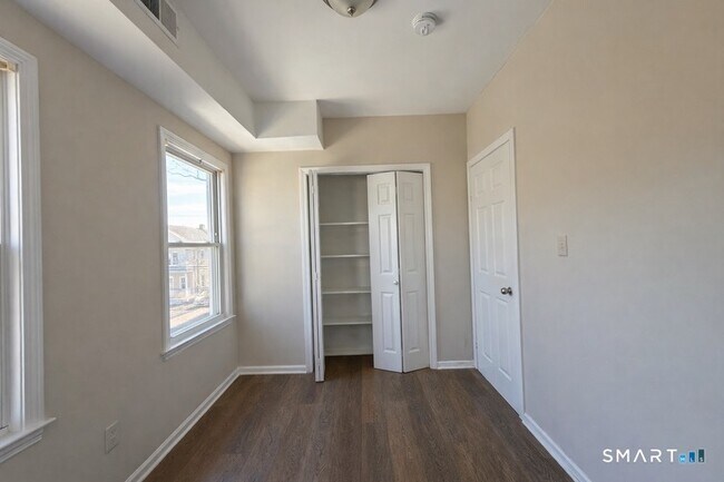 Building Photo - 1132 Hancock Ave