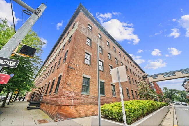 Building Photo - 227 Christopher Columbus Dr