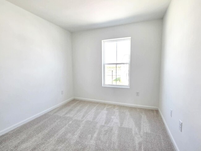 Building Photo - 222 Clement Lp