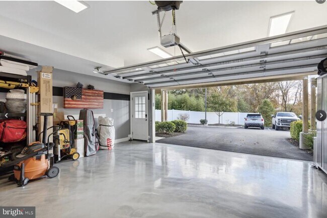 Building Photo - 514 Coates Ln