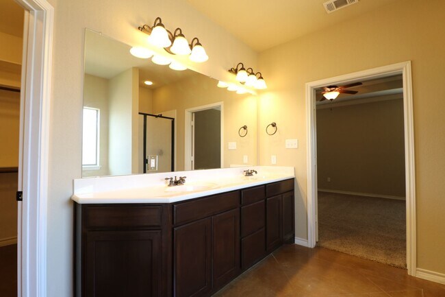 Building Photo - Stallion 3101 - 3105