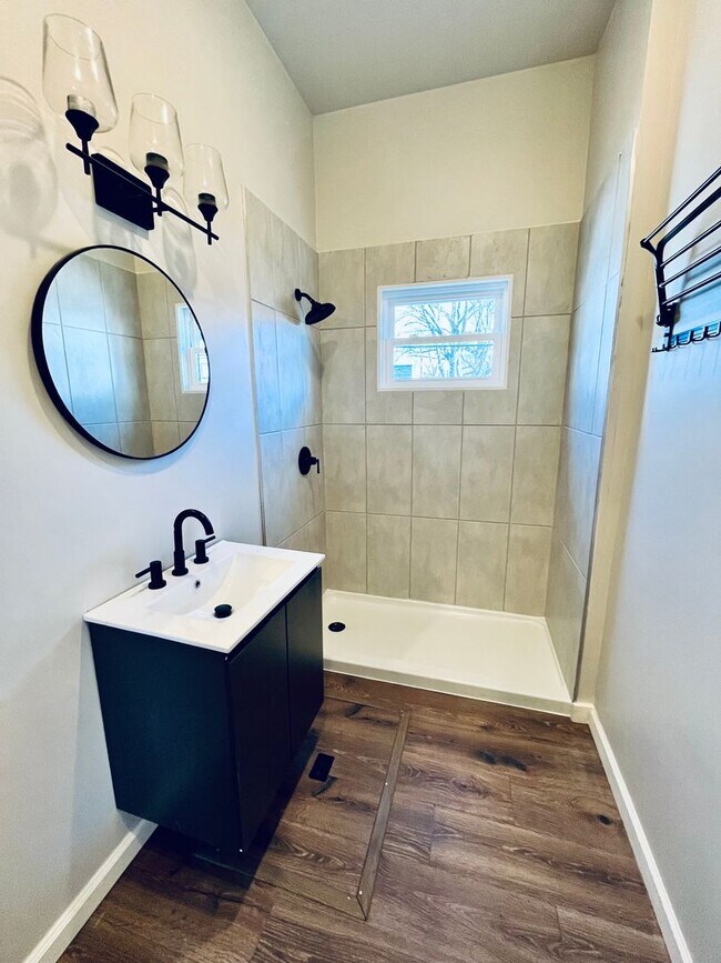 Building Photo - Modern 2BR/2BA with Bonus Room in Germanto...