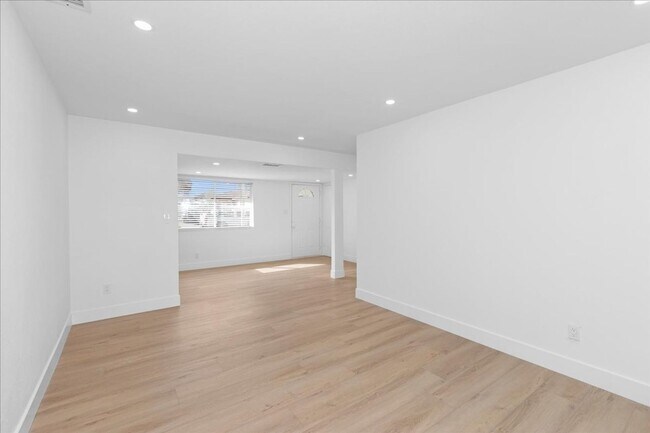 Building Photo - 6910 Eberhart St