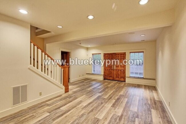 Building Photo - 3 Bed, 2 Bath, 1 Acre Home in Ridgefield, WA