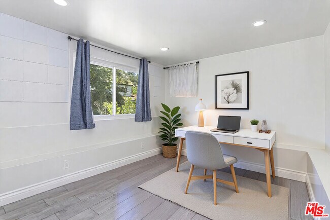 Building Photo - 8876 Wonderland Ave