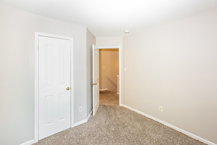 Building Photo - 15738 De Havilland Dr