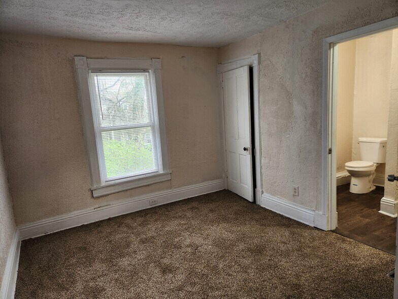 Building Photo - 1513 Blair Ave
