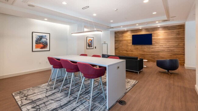 Building Photo - 70 Hope Ave