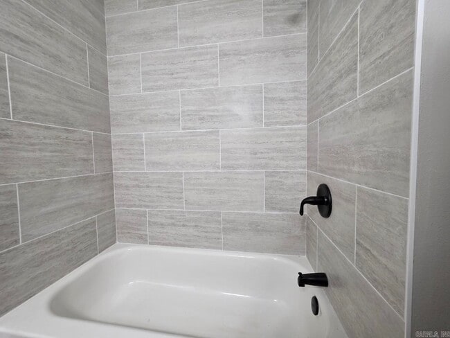 Building Photo - 109 S Longfield Ave