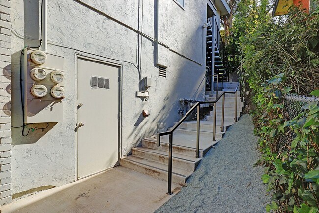 Building Photo - 3554 Pierson St
