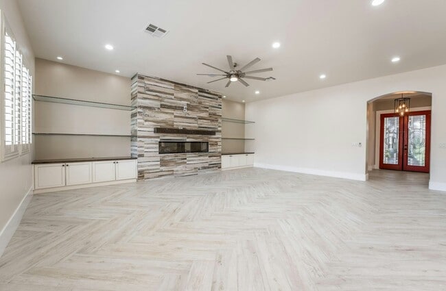 Building Photo - 10820 Woodstream Ct