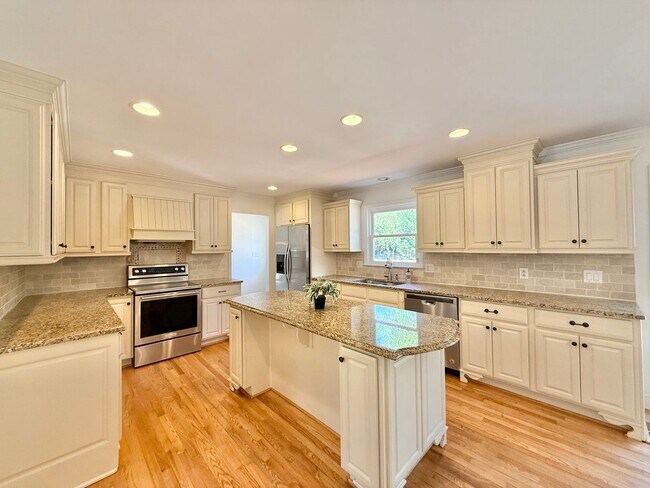 Building Photo - **OFFERING REFUNDABLE APPLICATION FEES** Stunning 5BD, 3BA North Ridge Raleigh Home on a Large, P...