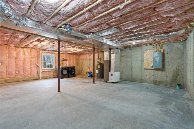 Building Photo - 237 Maplewold Rd