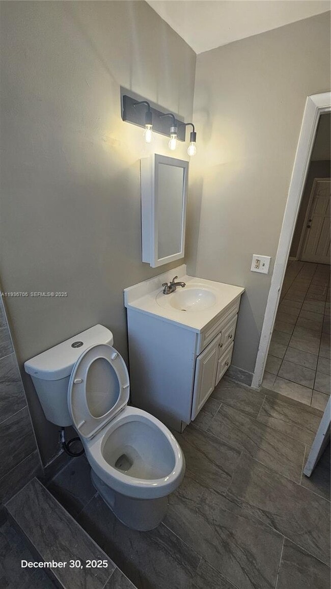 Building Photo - 5030 SW 26th Ave