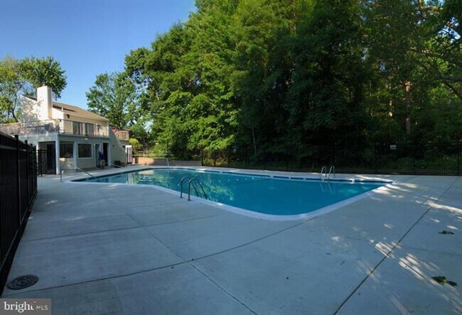 Building Photo - 290 Hilltop Ln