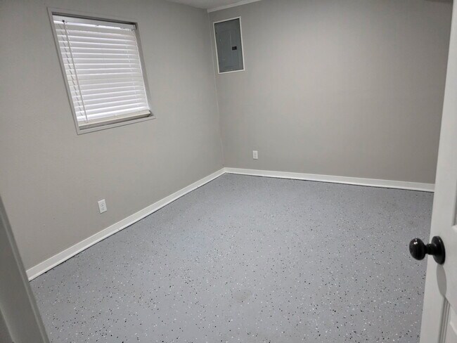 Building Photo - 1024 Spring St