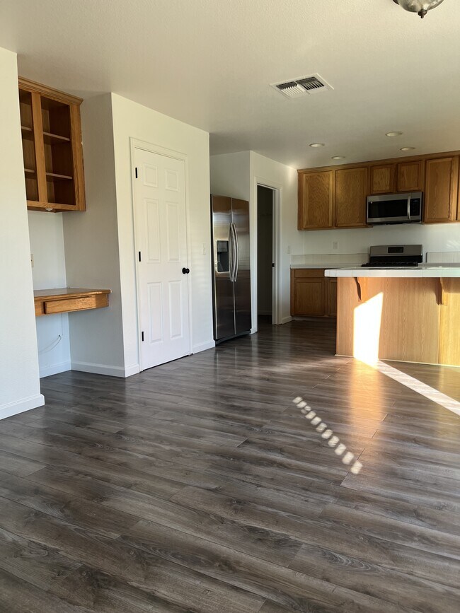 Building Photo - 2177 Stonewater Dr