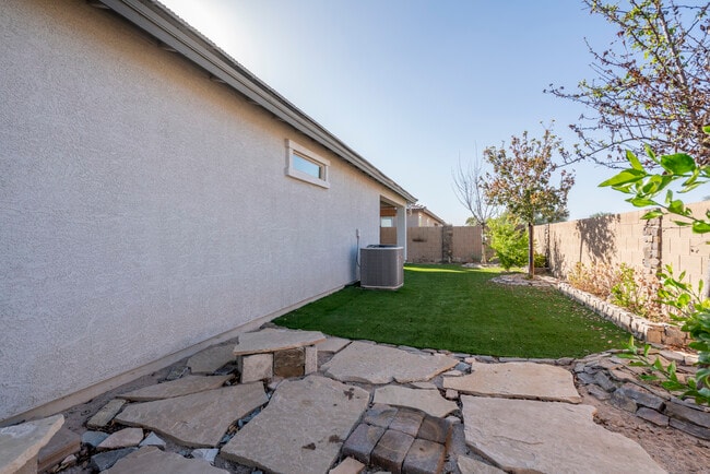 Building Photo - 750 W Torino Pl