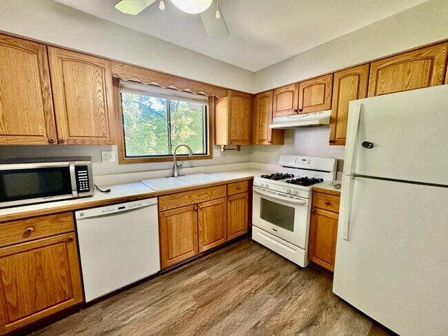 Building Photo - 1737 Harrow Ct