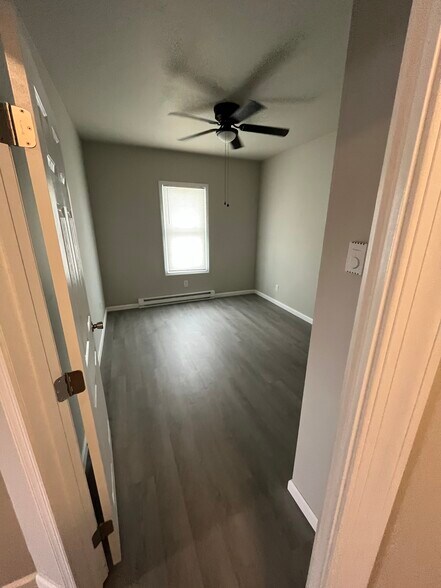Bedroom 1 - 50 Middle St