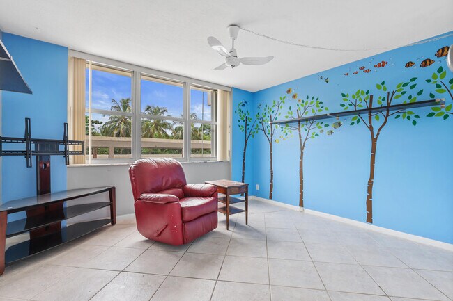 Building Photo - 2121 N Ocean Blvd