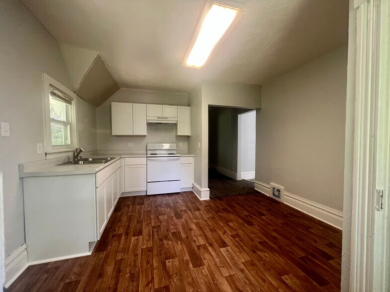 Kitchen 2 - 119 S 6th St