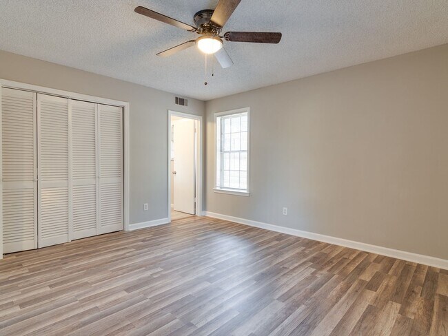 Building Photo - Spacious 4BR/2BA home in Fox Meadows - NEW...