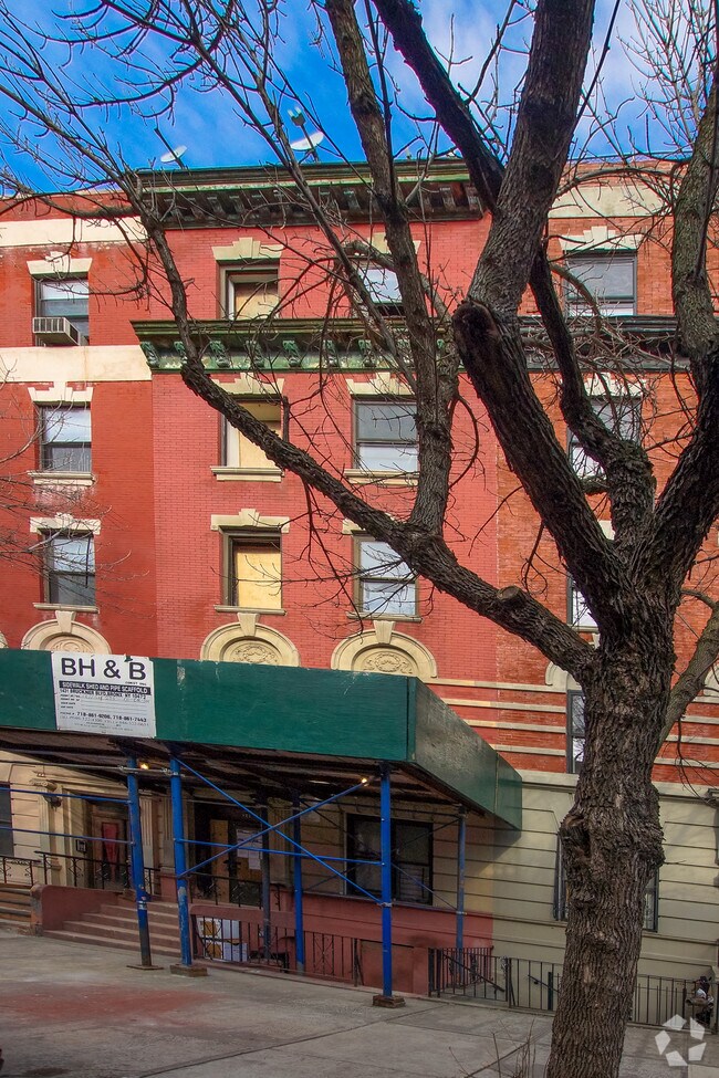 Building Photo - 241 W 137th St